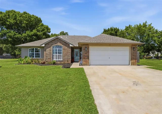 1st image of 208 S 9th Ave, Stroud, OK 74079 | MLS# 1240407