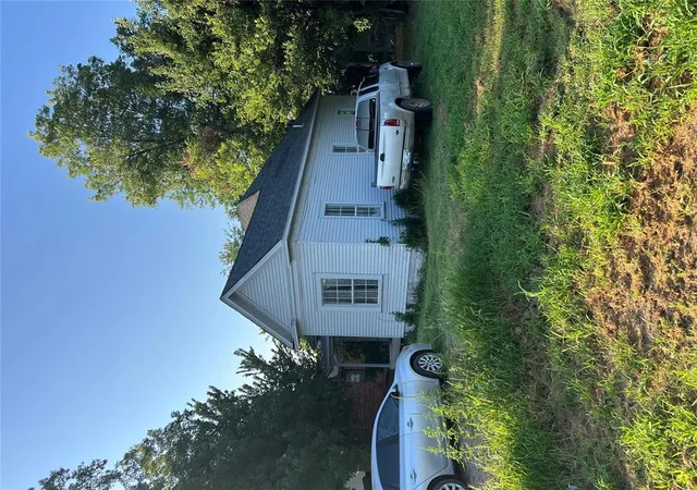 2nd image of 1117 W Pennsylvania Ave, Chickasha, OK 73018 | MLS# 1240408