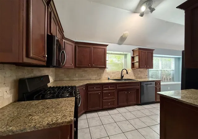 Photo 3 of Sale Pending at 1801 Del Simmons Dr, Edmond, OK 73003 | MLS# 1240446 | Listing updated on 2026-09-02