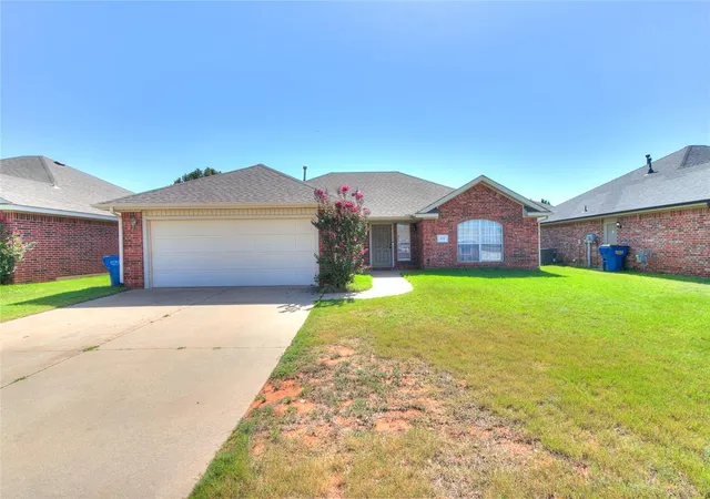 Photo 2 of Sale Pending at 404 S Castle Ridge Ln, Mustang, OK 73064 | MLS# 1240450 | Listing updated on 2026-07-27