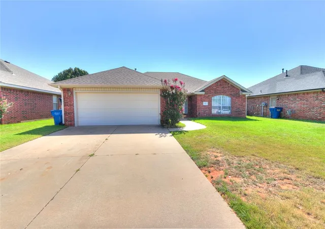 Photo 3 of Sale Pending at 404 S Castle Ridge Ln, Mustang, OK 73064 | MLS# 1240450 | Listing updated on 2026-07-27