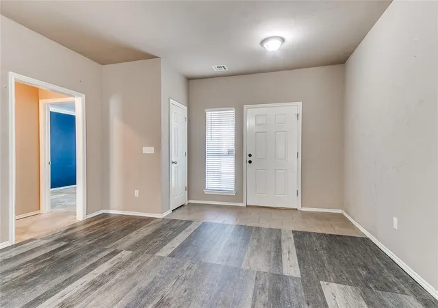 Photo 4 of Sale Pending at 404 S Castle Ridge Ln, Mustang, OK 73064 | MLS# 1240450 | Listing updated on 2026-07-27