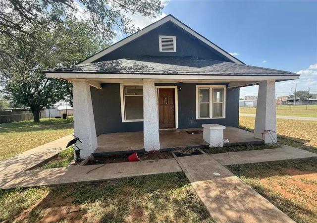 1st image of 300 S 4th St, Sentinel, OK 73664 | MLS# 1240453
