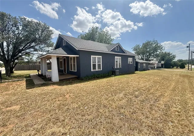 2nd image of 300 S 4th St, Sentinel, OK 73664 | MLS# 1240453