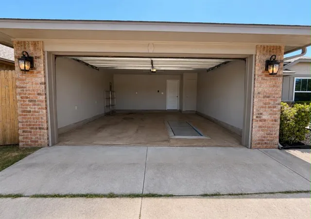 Photo 2 of Single family home for sale at 1120 Chestnut Crk Dr, Yukon, OK 73099 | MLS# 1240462 | Listing updated on 2026-08-05