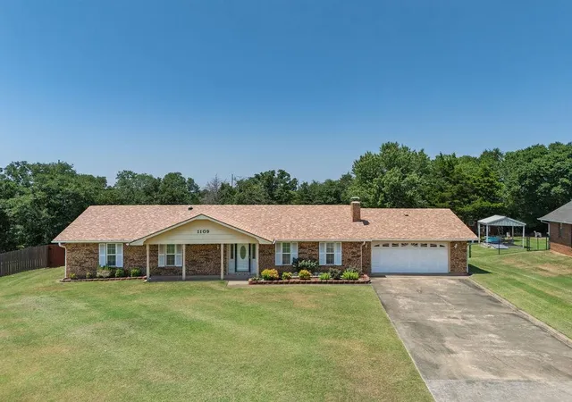1st image of 1109 W Washington Cir, Tecumseh, OK 74873 | MLS# 1240463