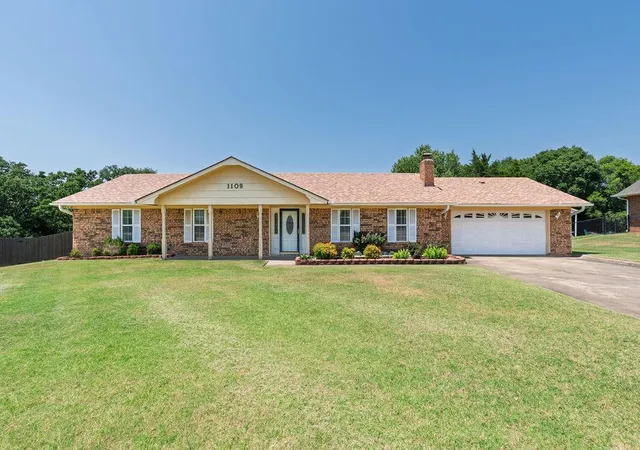 2nd image of 1109 W Washington Cir, Tecumseh, OK 74873 | MLS# 1240463
