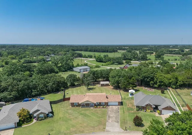 image of 1109 W Washington Cir, Tecumseh, OK 74873 | MLS# 1240463