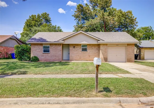 2nd image of 1517 Willowcliff Ct, Norman, OK 73071 | MLS# 1240468