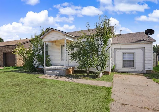 Photo 2 of Single family home for sale at 1016 E Liveoak St, Altus, OK 73521 | MLS# 1240492 | Listing updated on 2026-08-26