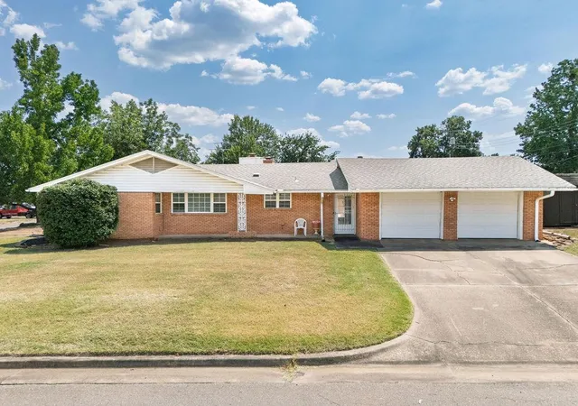 1st image of 1848 N Pennsylvania Ave, Shawnee, OK 74804 | MLS# 1240497