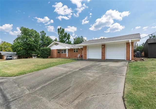 Photo 3 of Single family home for sale at 1848 N Pennsylvania Ave, Shawnee, OK 74804 | MLS# 1240497 | Listing updated on 2026-08-13