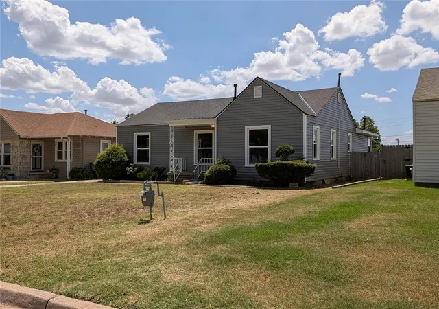 2nd image of 422 S 9th St, Yukon, OK 73099 | MLS# 1240514