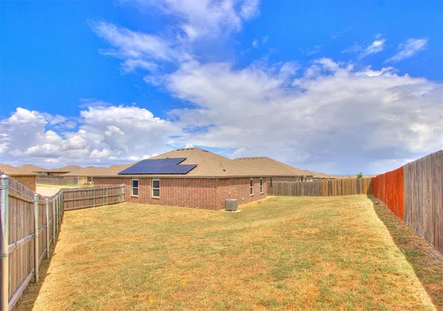 2nd image of 9500 Saddle Dr, Yukon, OK 73099 | MLS# 1240515
