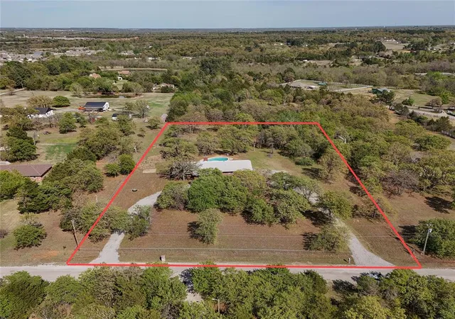 Photo 3 of Single family home for sale at 1172 Woodcrest Dr, Harrah, OK 73045 | MLS# 1240520 | Listing updated on 2026-09-22