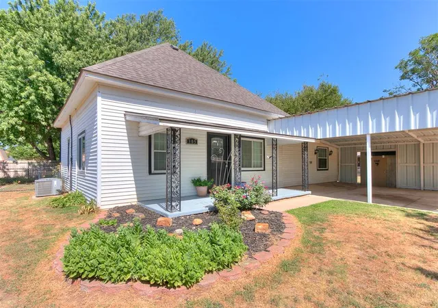 Single family home for sale at 305 SE 1st Street, Tuttle, OK 73089 | MLS# 1240533
