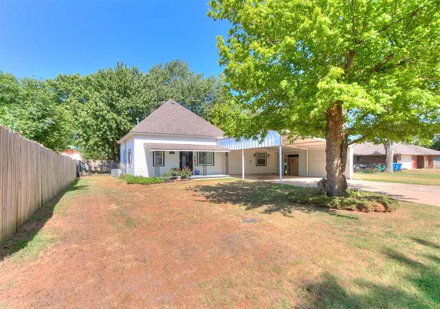 Photo 3 of Single family home for sale at 305 SE 1st Street, Tuttle, OK 73089 | MLS# 1240533 | Listing updated on 2026-09-25