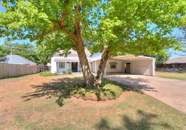 Photo 4 of Single family home for sale at 305 SE 1st Street, Tuttle, OK 73089 | MLS# 1240533 | Listing updated on 2026-09-25