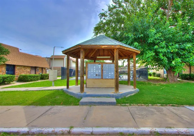 2nd image of 401 SE 12th Ave, Norman, OK 73071