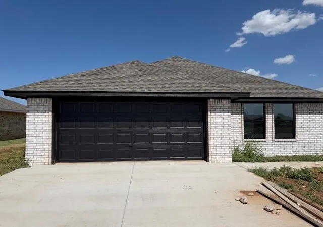 Photo 2 of Single family home for sale at 1812 Sommerset Pl, Altus, OK 73521 | MLS# 1240551 | Listing updated on 2026-09-08