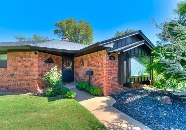 3rd image of 2601 Chateau Dr, Norman, OK 73069 | MLS# 1240552