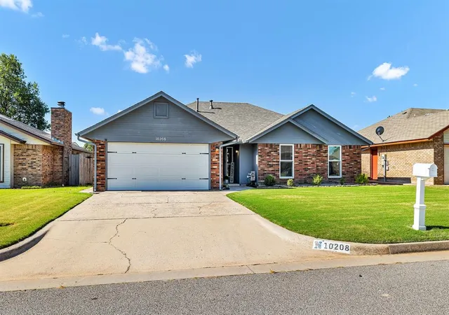 1st image of 10208 Bradford Wy, Yukon, OK 73099 | MLS# 1240553
