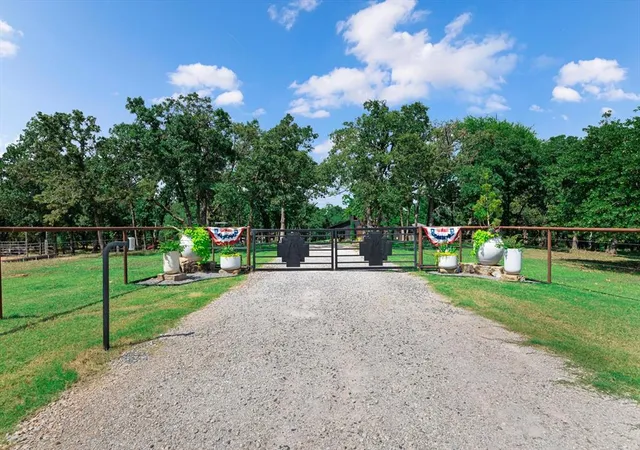 Photo 3 of Single family home for sale at 21300 N Hiwassee Rd, Arcadia, OK 73007 | MLS# 1240556 | Listing updated on 2026-07-23