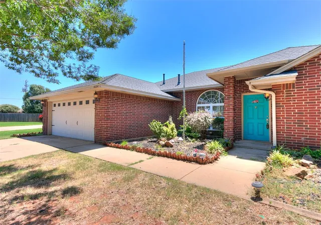 Photo 3 of Single family home for sale at 16104 Cantera Crk Dr, Edmond, OK 73013 | MLS# 1240558 | Listing updated on 2026-10-10