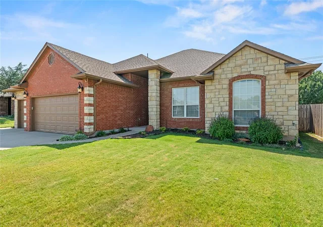 Photo 2 of Single family home for sale at 10809 Middlesbrough Ln, Yukon, OK 73099 | MLS# 1240577 | Listing updated on 2026-09-14