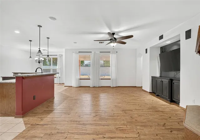 Photo 4 of Single family home for sale at 10809 Middlesbrough Ln, Yukon, OK 73099 | MLS# 1240577 | Listing updated on 2026-09-14