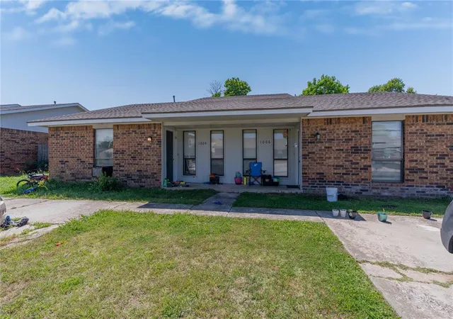 1st image of 1004 Acacia Cir, Noble, OK 73068 | MLS# 1240609
