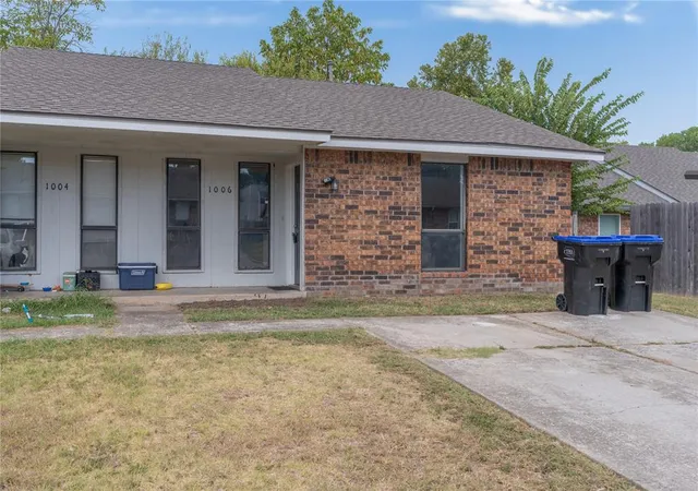 1st image of 1004 Acacia Cir, Noble, OK 73068 | MLS# 1240609