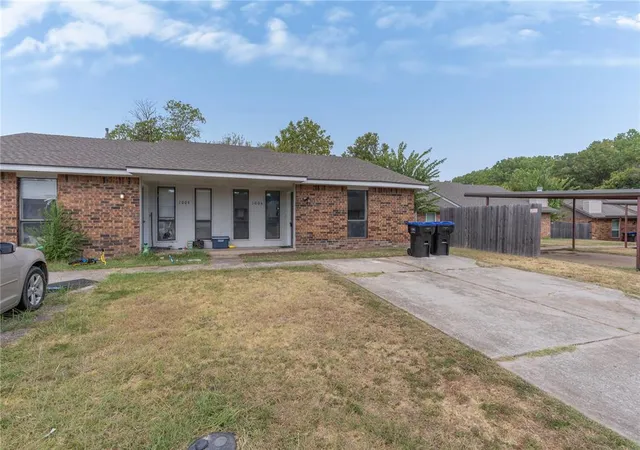 2nd image of 1004 Acacia Cir, Noble, OK 73068 | MLS# 1240609
