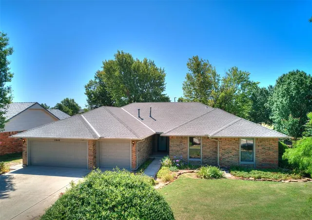 2nd image of 11616 Hackney Ln, Yukon, OK 73099 | MLS# 1240616