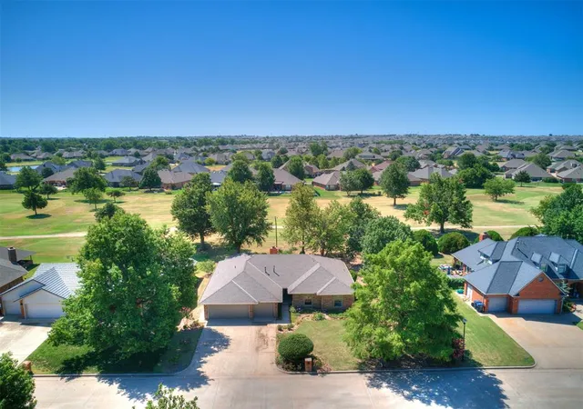 3rd image of 11616 Hackney Ln, Yukon, OK 73099 | MLS# 1240616
