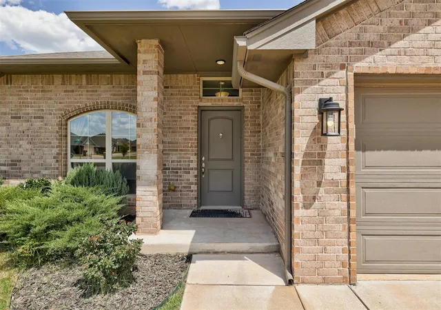 Photo 2 of Single family home for sale at 15612 W Vermillion Dr, Edmond, OK 73013 | MLS# 1240639 | Listing updated on 2026-08-29