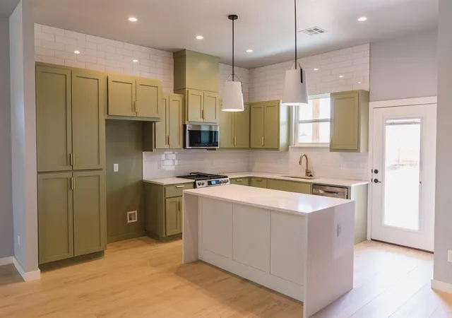 Photo 4 of Single family home for sale at 905 S Howard Ave, Moore, OK 73160 | MLS# 1240647 | Listing updated on 2026-08-19