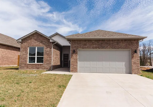 Photo 2 of Single family home for sale at 512 Remington Ave, Jones, OK 73049 | MLS# 1240662 | Listing updated on 2026-08-19