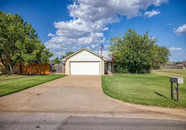 2nd image of 1513 S 13th St, Kingfisher, OK 73750 | MLS# 1240670