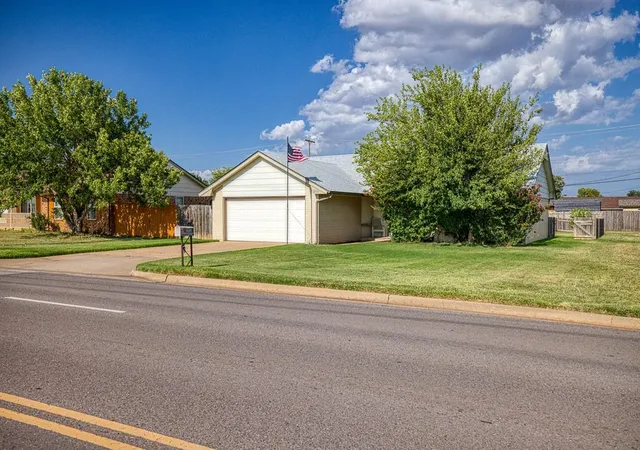 3rd image of 1513 S 13Th St, Kingfisher, OK 73750 | MLS# 1240670