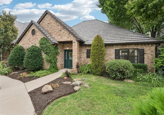 3rd image of 3132 Millbrook Sq, Norman, OK 73072 | MLS# 1240683