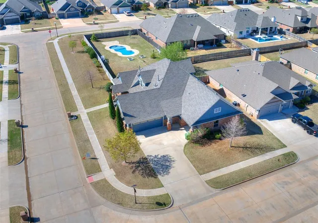 45th image of 624 Frisco Ridge Rd, Yukon, OK 73099 | MLS# 1240699