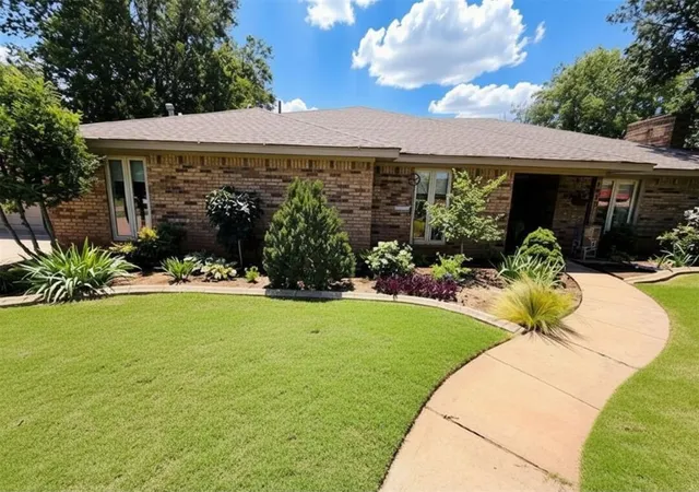 2nd image of 1510 W East Ave, Elk City, OK 73644 | MLS# 1240703