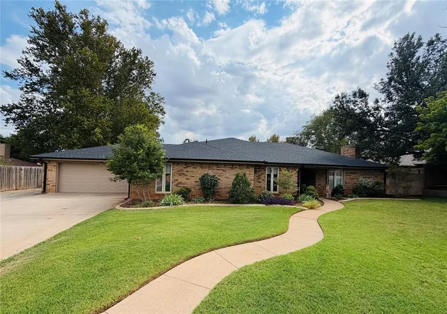 Photo 2 of Single family home for sale at 1510 W East Ave, Elk City, OK 73644 | MLS# 1240703 | Listing updated on 2026-09-24