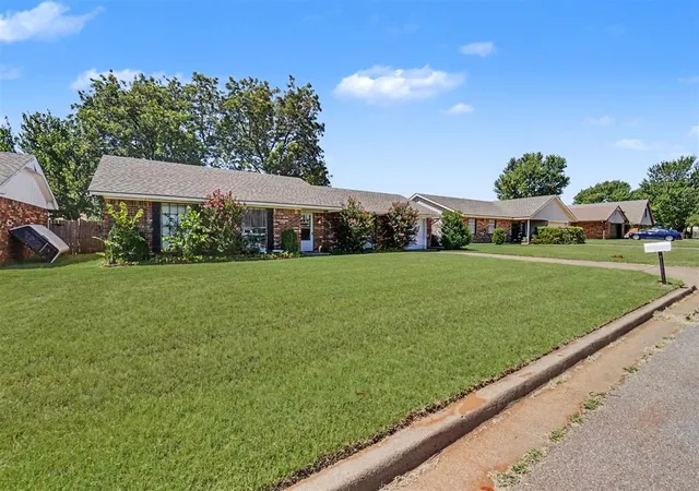 4th image of 404 Kimberly Dr, Elk City, OK 73644 | MLS# 1240708