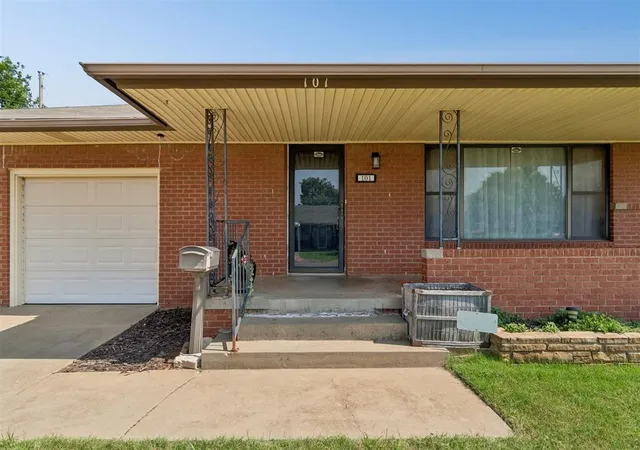 Photo 3 of Sale Pending at 101 E Kerr Dr, Oklahoma City, OK 73110 | MLS# 1240714 | Listing updated on 2026-08-09
