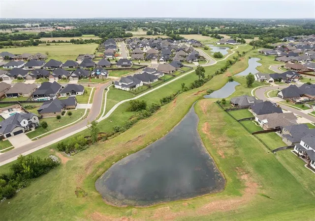 3rd image of 701 Maple Hill Rd, Norman, OK 73069 | MLS# 1240719