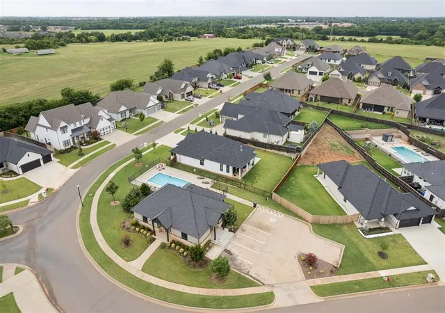 5th image of 701 Maple Hill Rd, Norman, OK 73069 | MLS# 1240719