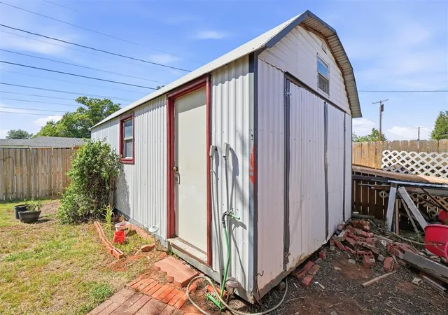 27th image of 308 Suwannee Rd, Burns Flat, OK 73647 | MLS# 1240723
