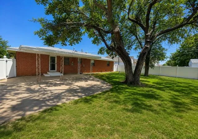 11th image of 108 S 6th St, Sentinel, OK 73664 | MLS# 1240740